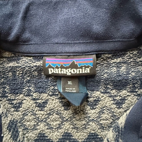 Patagonia Navy Geometric Fleece - Picture 3 of 4